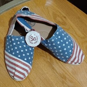 SO AUTHENTIC AMERICAN HERITAGE PATRIOTIC SHOES 8.5 WOMEN